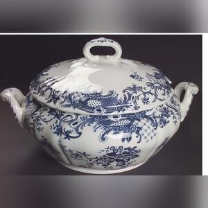 VILLEROY & BOCH Blue and White Valeria Lidded Soup, Porcelain Tureen